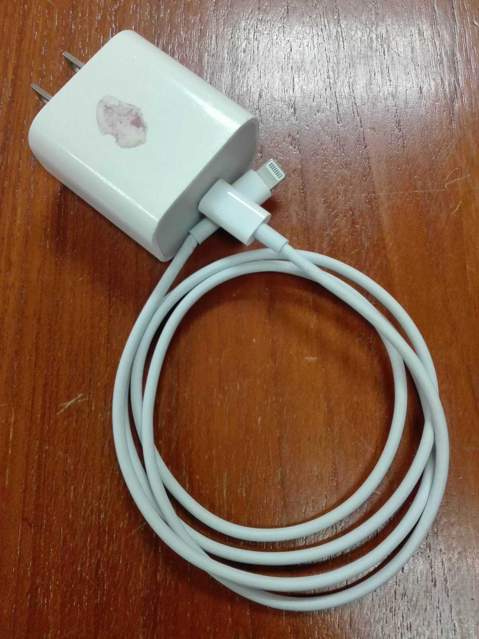 สายชาร์จ (Charging cable) 